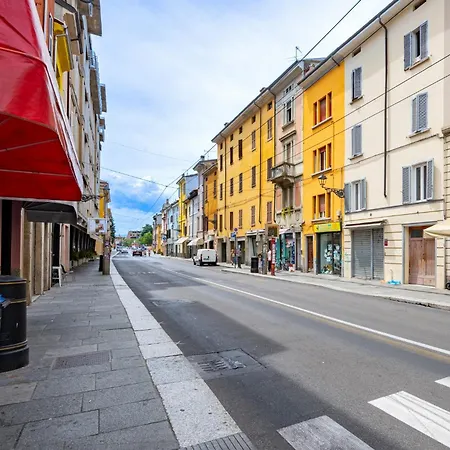 Guesthost - Lovely In Parma! Διαμέρισμα Πάρμα
